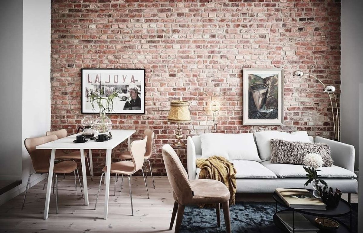 Кирпичная стена в интерьере