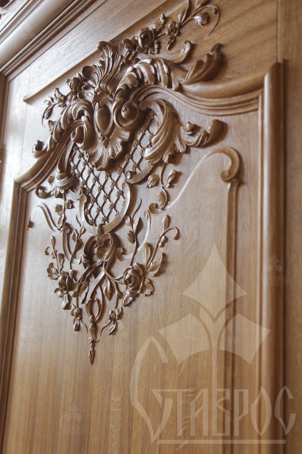 Резная корона в классическом стиле n-051 Ставрос