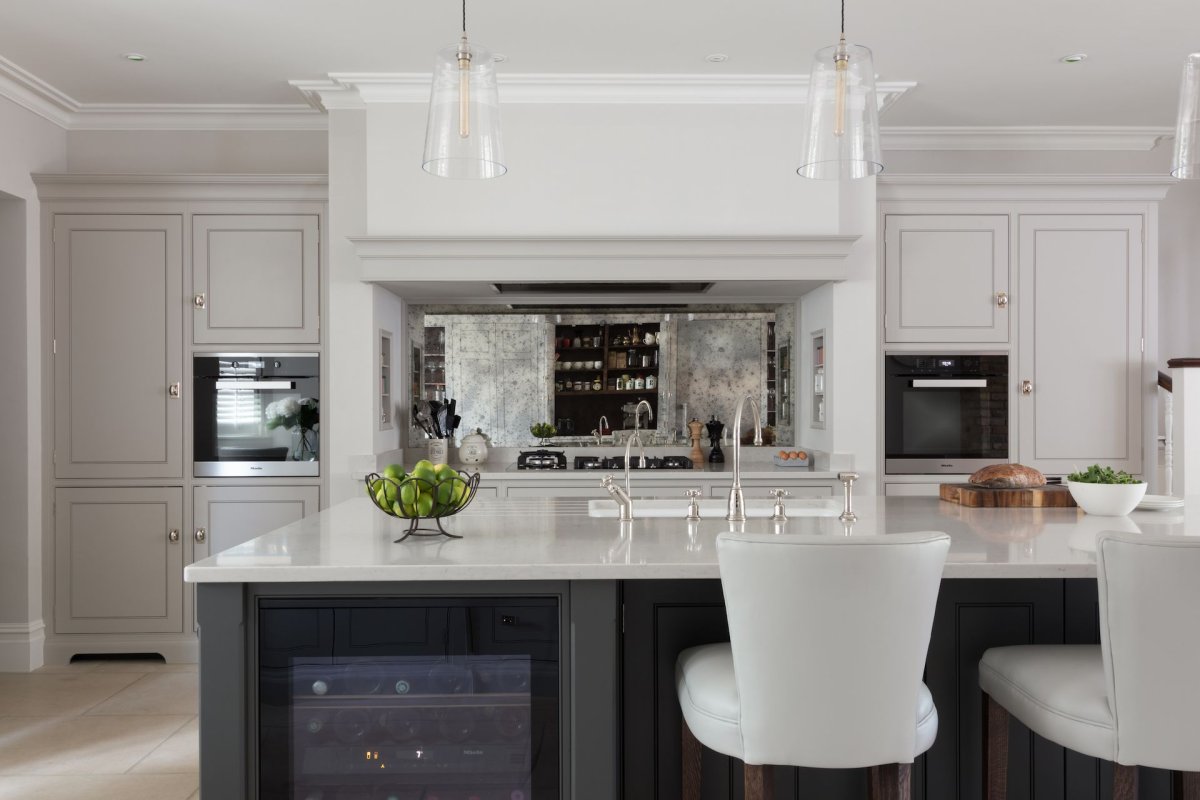 Кухня Неоклассика в сером цвете