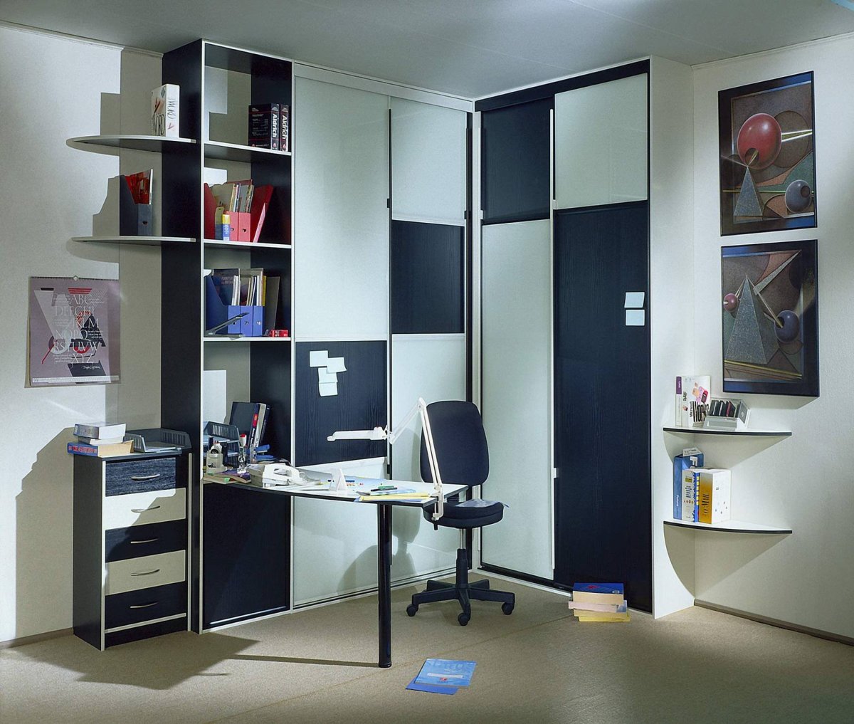 Шкаф с рабочим местом внутри