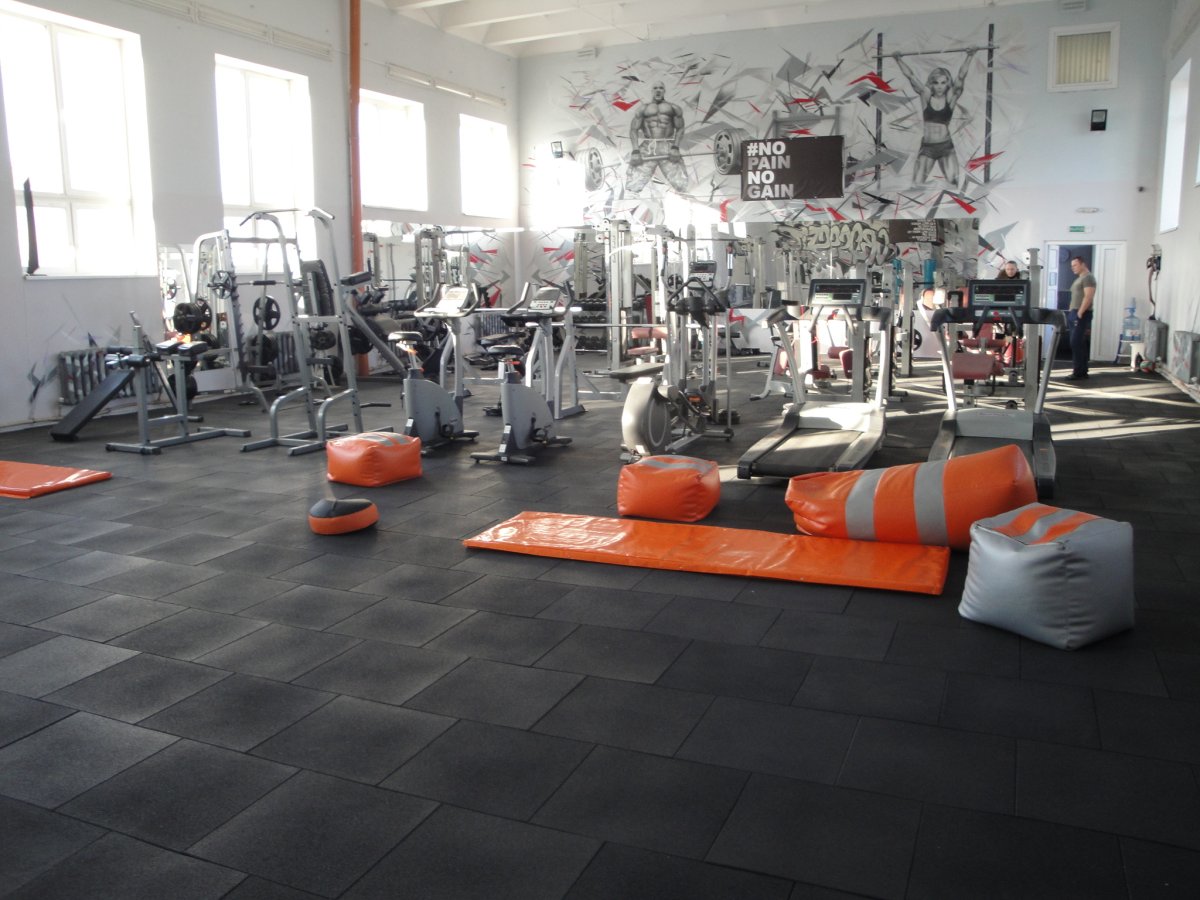 Тренажерный зал подвального типа