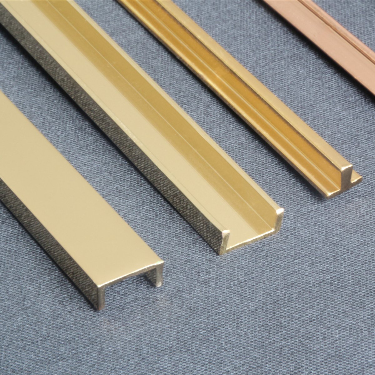 Металлические молдинги для стен