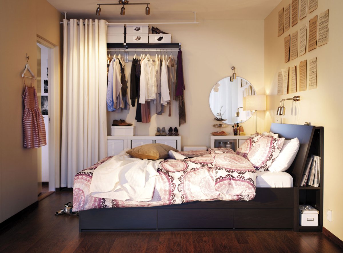 Маленькая спальня с гардеробной