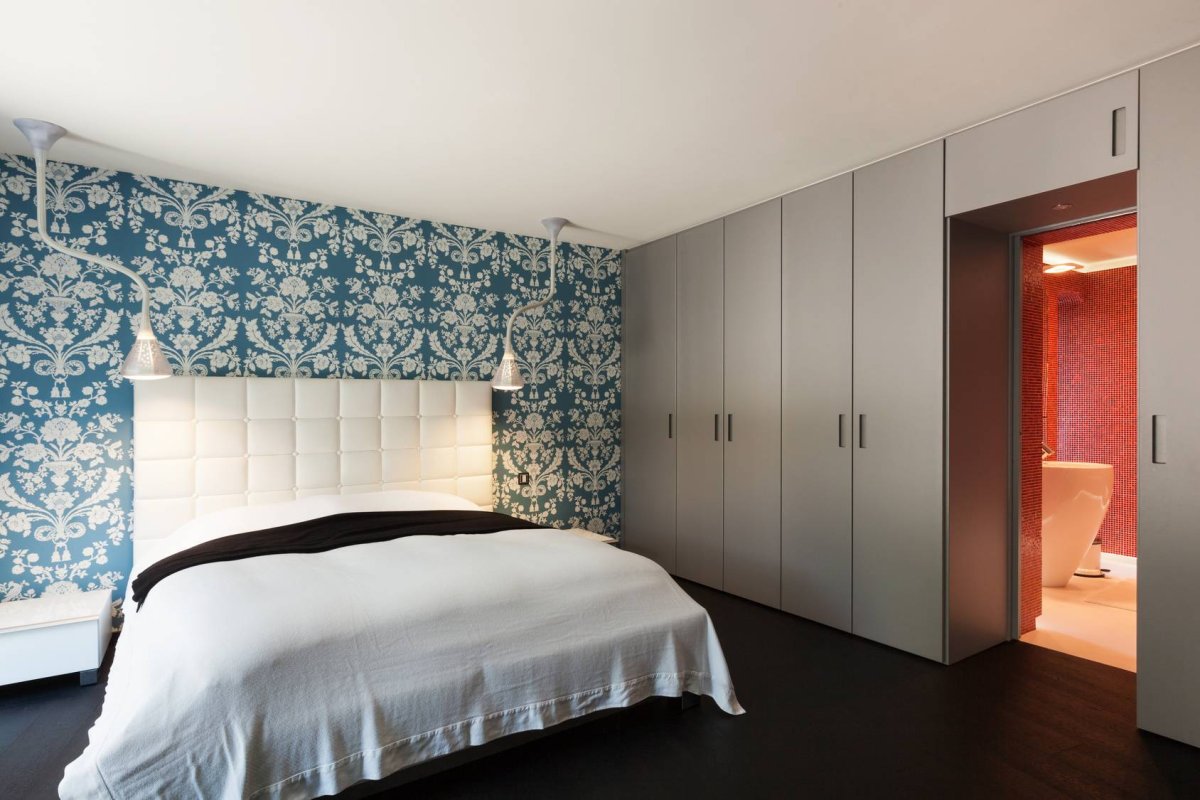 Спальня в стиле лофт с гардеробной