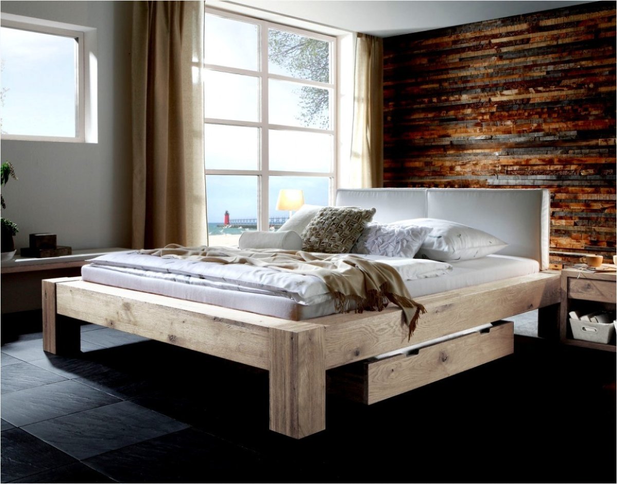 Современная деревянная кровать