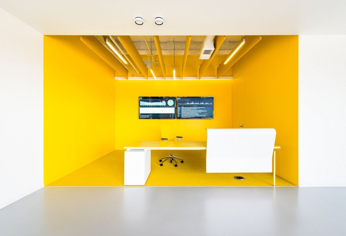 Желтый цвет в офисе