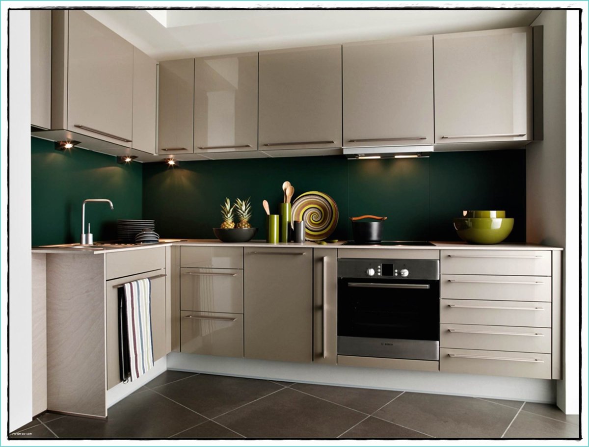 Кухня в английском стиле зеленая