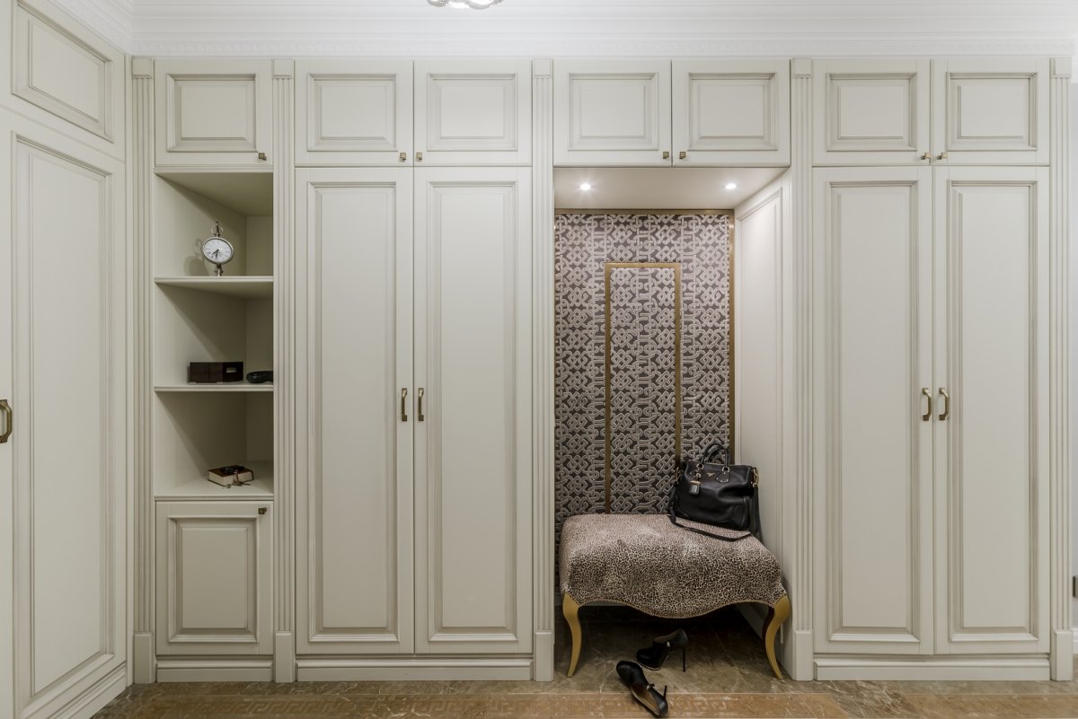 Шкаф прихожая "Неоклассика" цвет патина