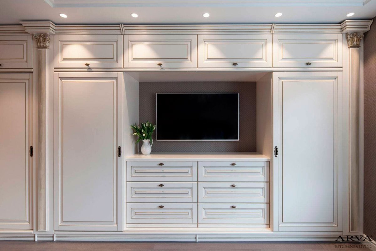 Шкаф в английском стиле