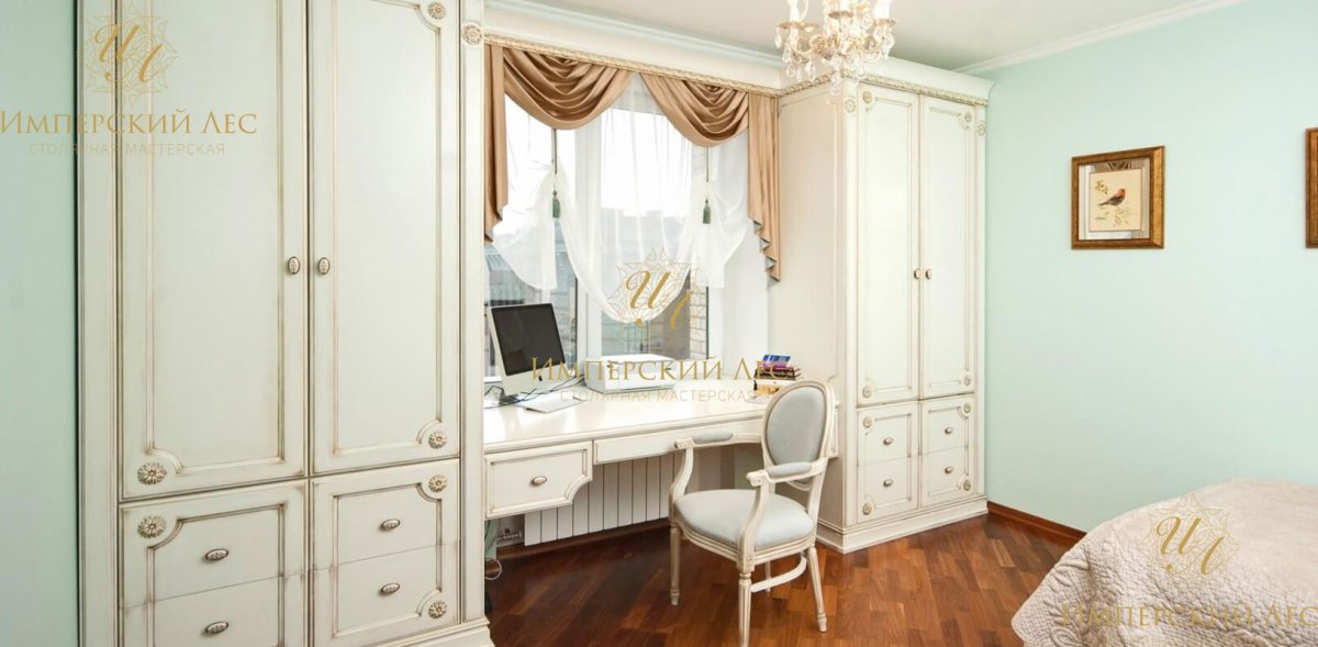 Шкаф в детскую в классическом стиле