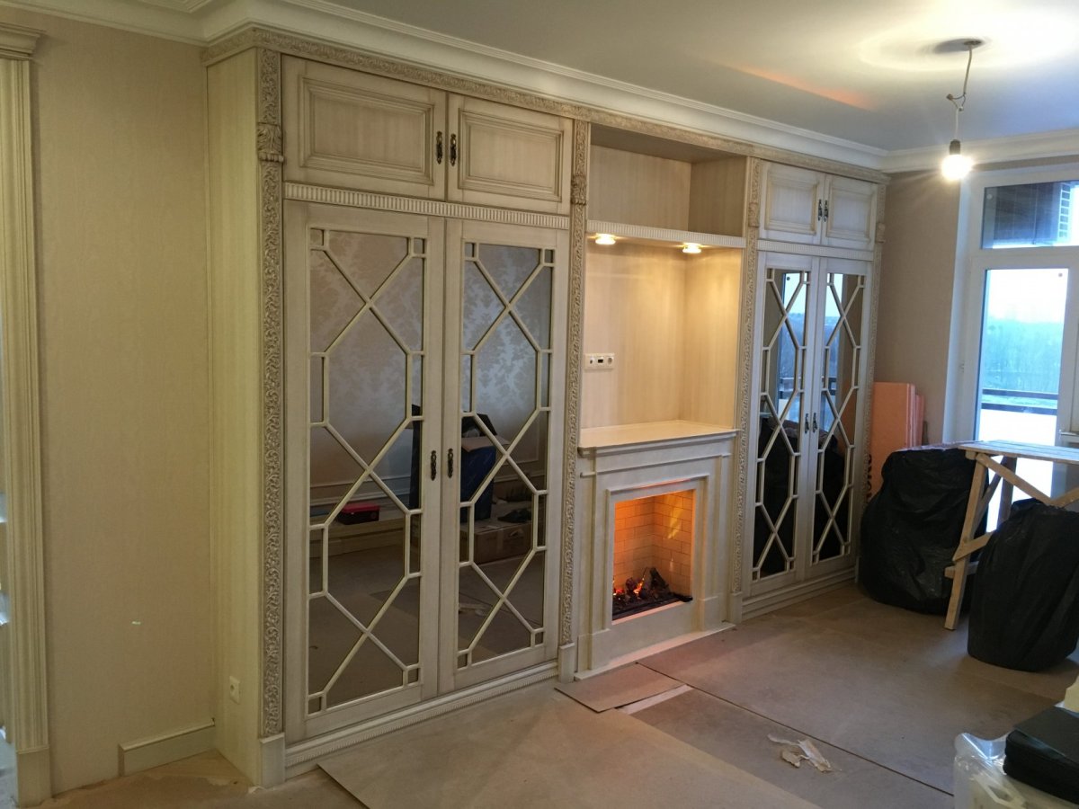 Классический шкаф купе в гостиную