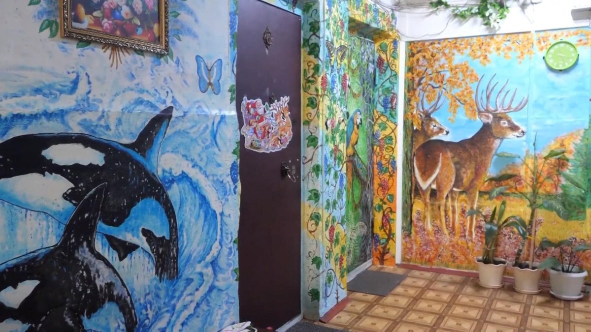 Роспись подъездов известными картинами