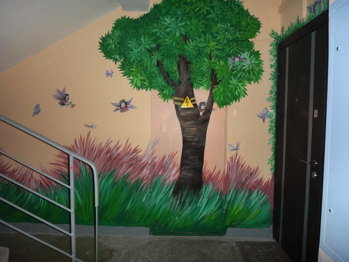 Настенная живопись в подъезде