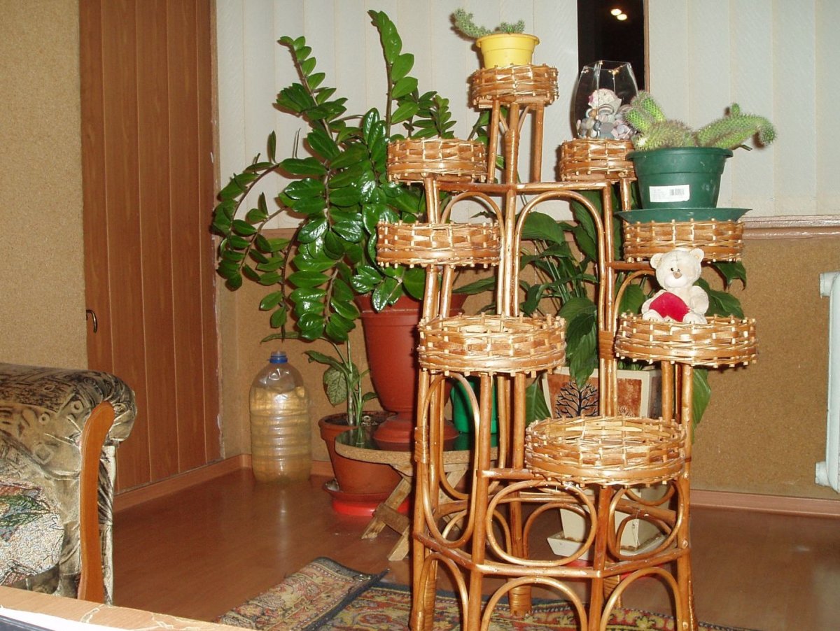 Стойки для цветов напольные деревянные