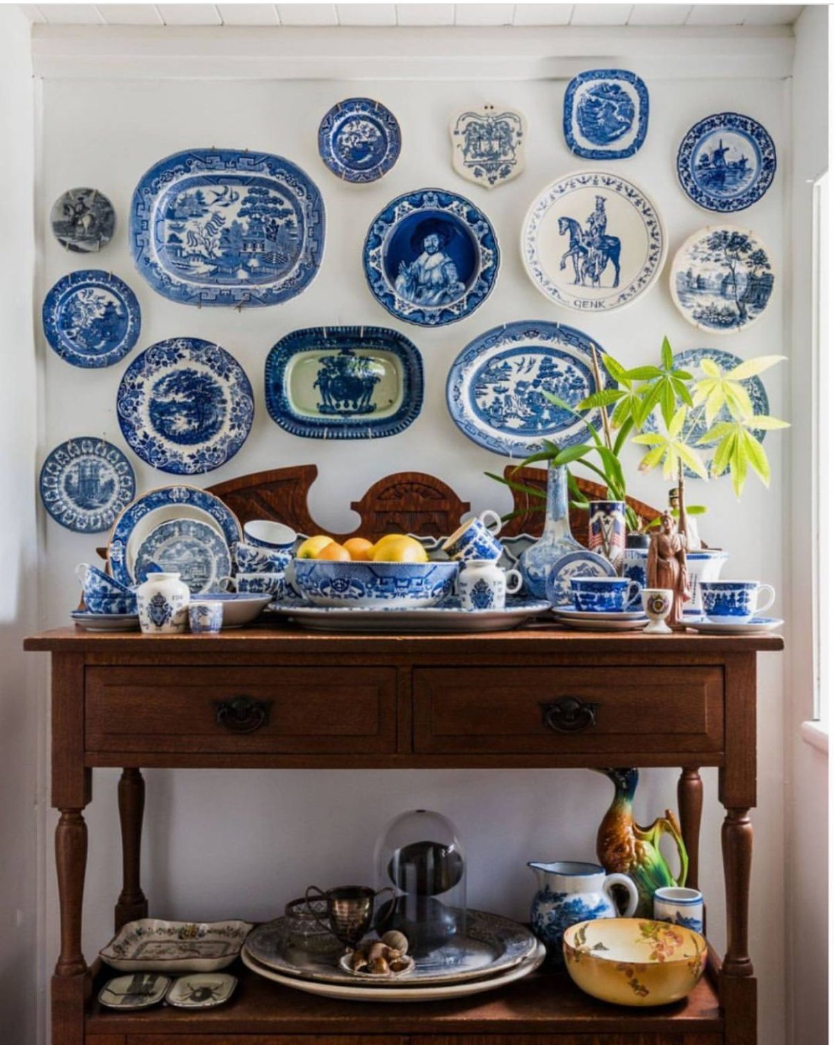 Декоративные тарелки в интерьере кухни