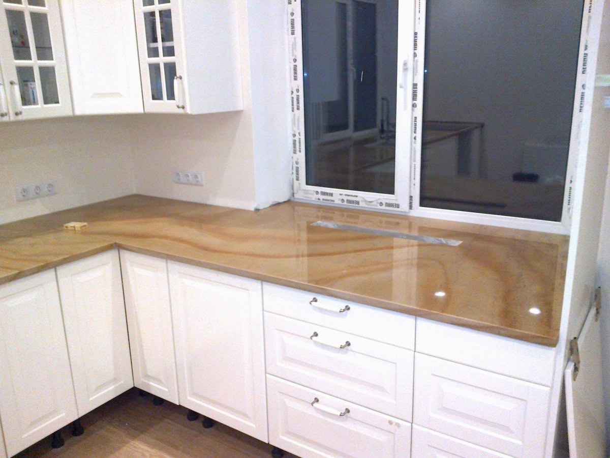 Кузни состолешницей у окна