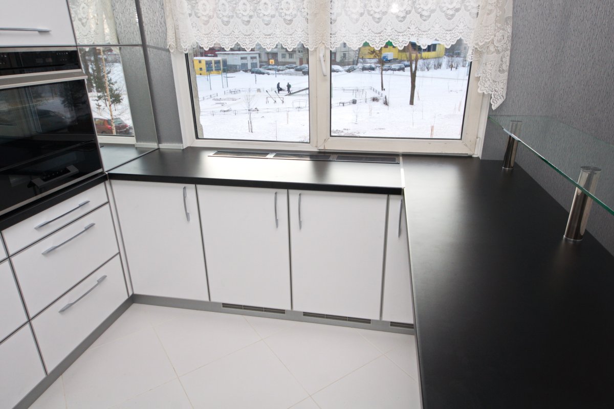 Кухни в хрущевках с подоконником