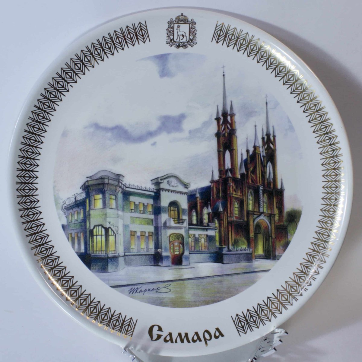 Фарфоровые декоративные тарелки