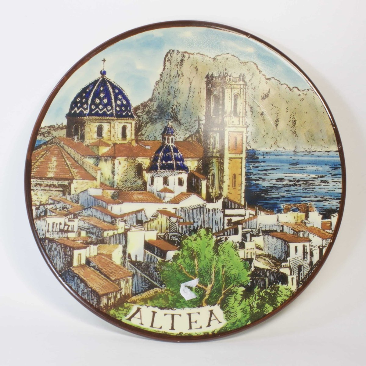 Сувенирные тарелки в интерьере