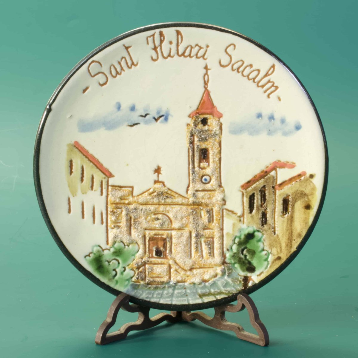 Декоративная посуда на стене