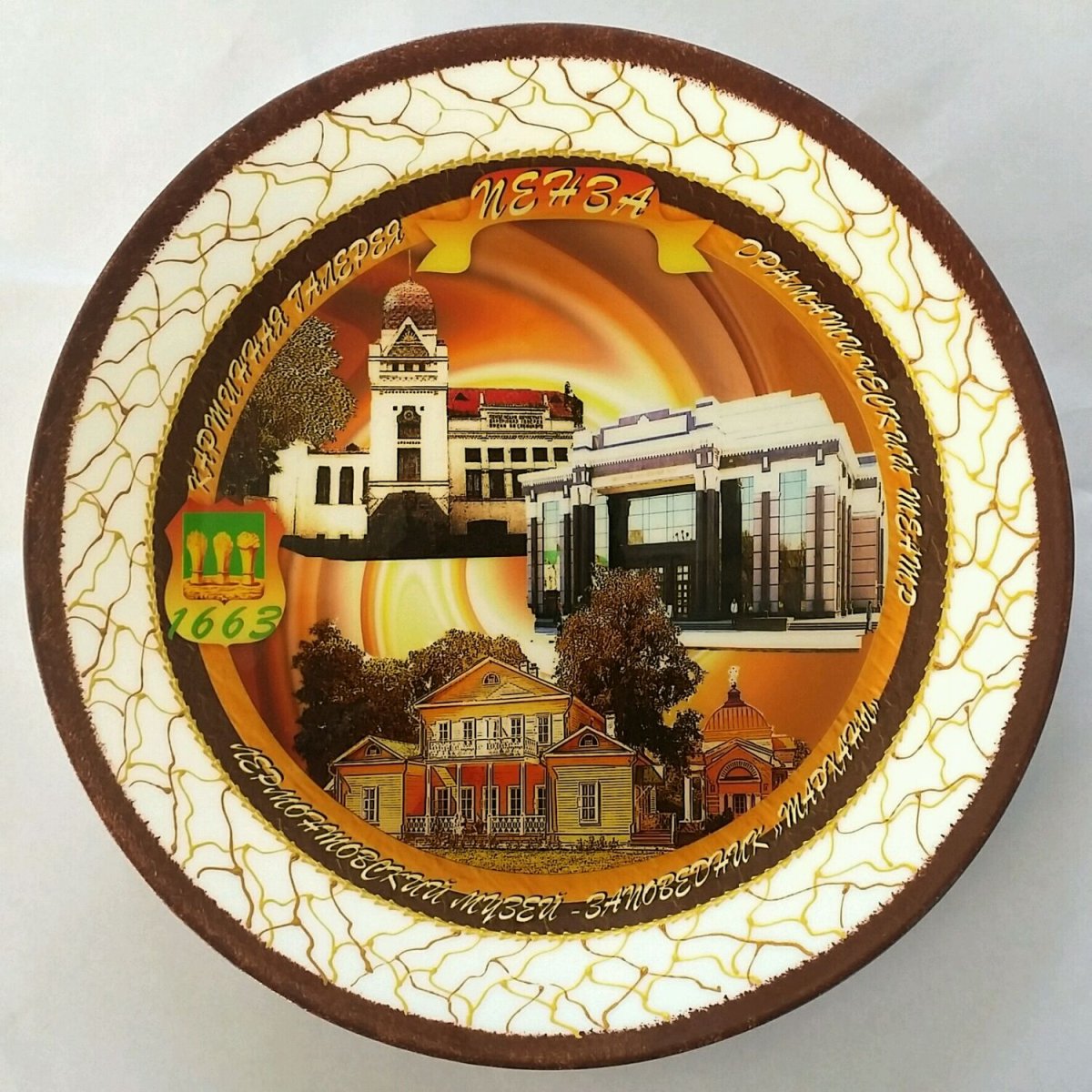 Декоративные тарелки в интерьере