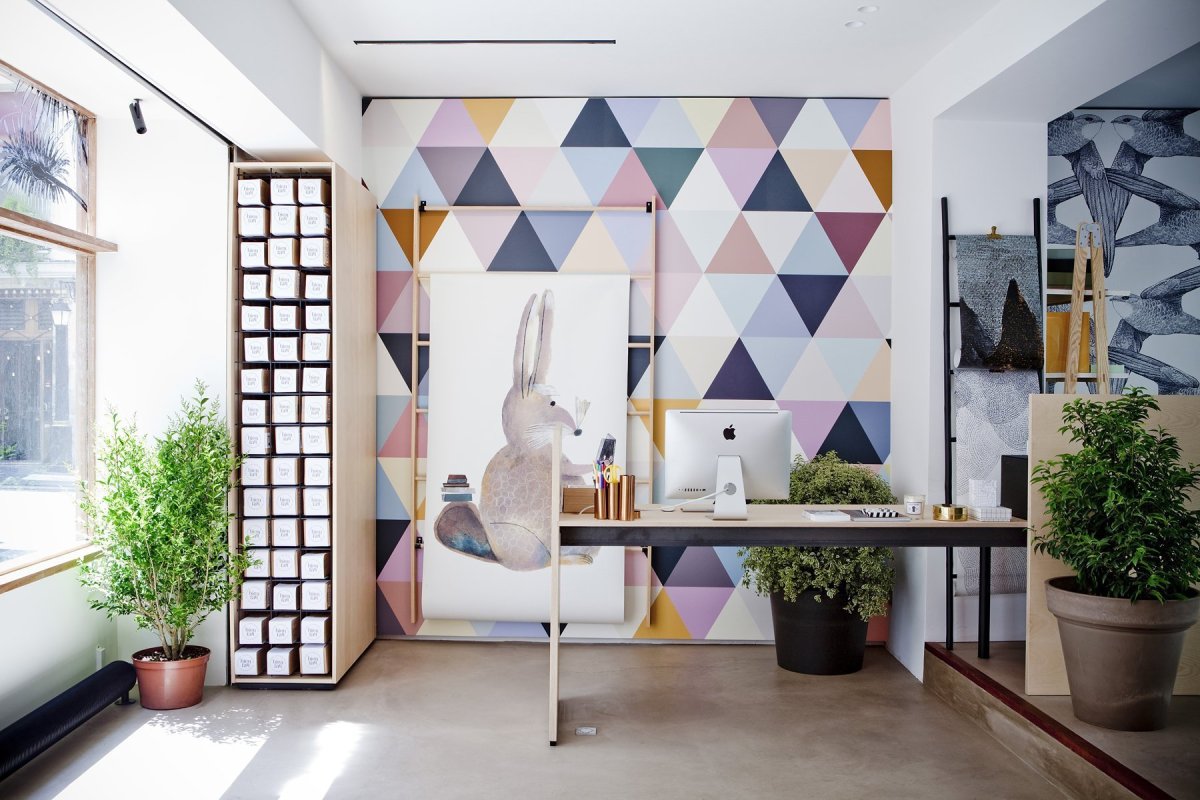 Декор на стенах ромбики в изостудию