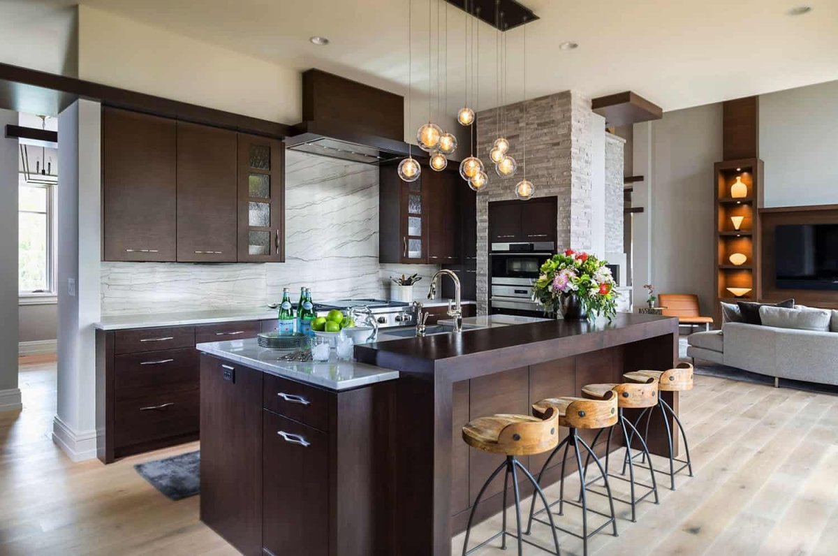 Плита посреди кухни