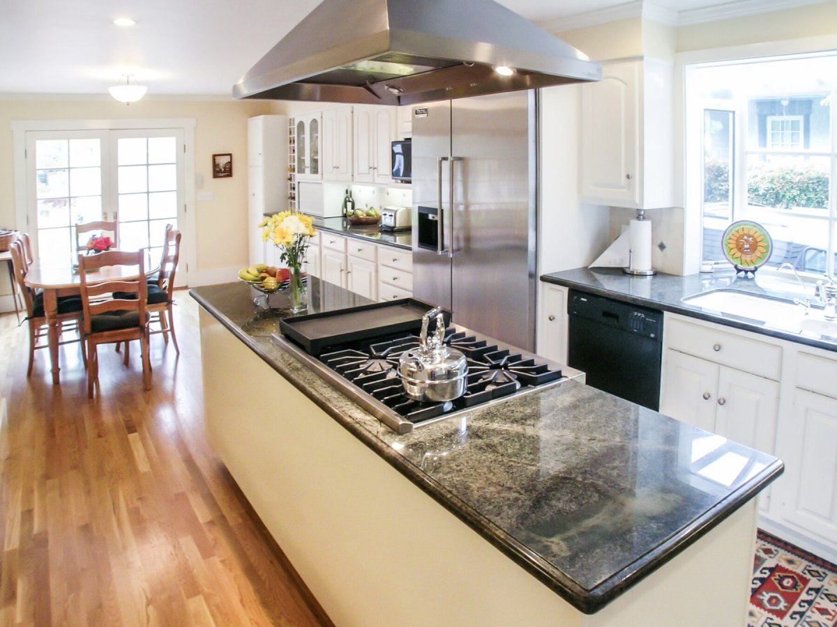 Кухонный остров с подъемным механизмом