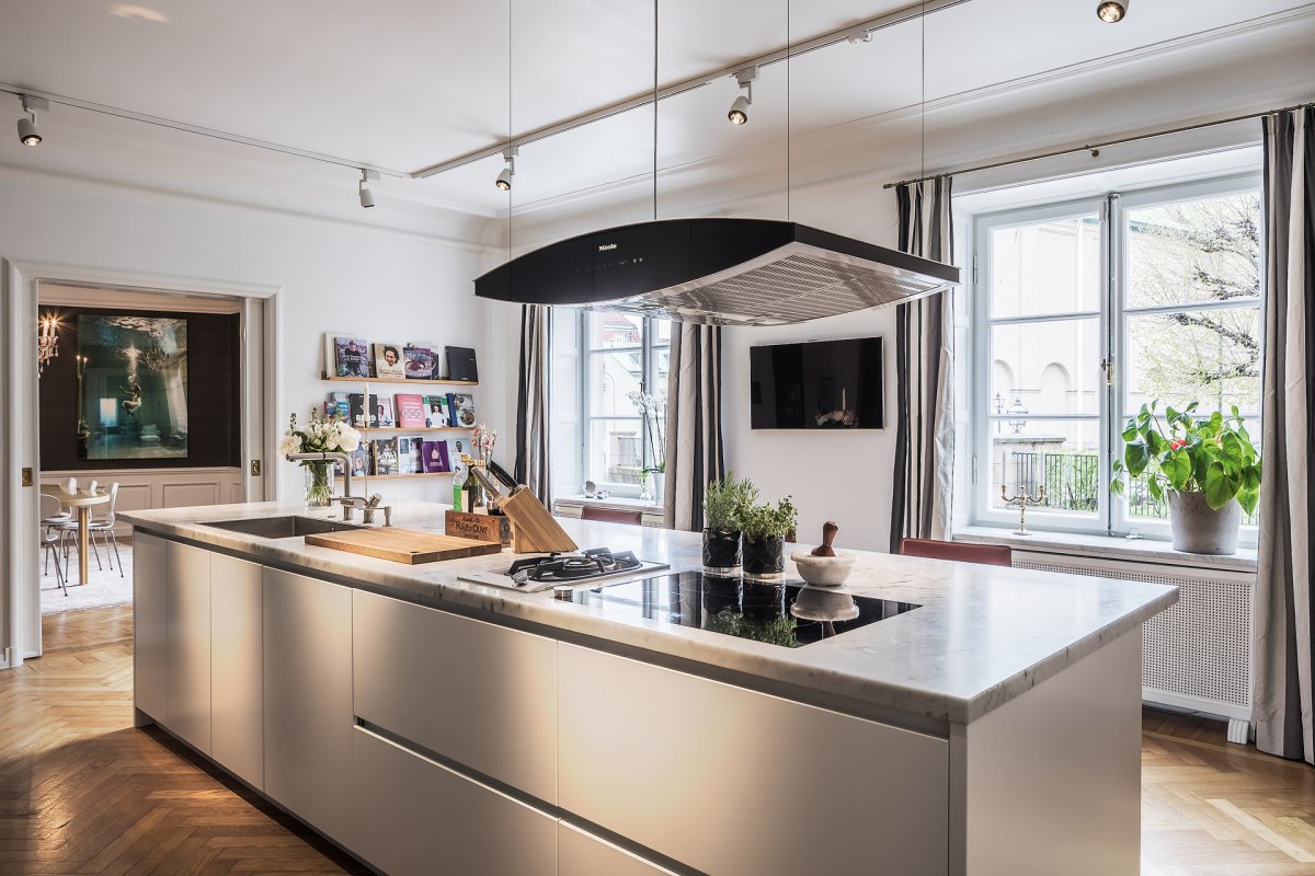 Островок на кухне с плитой