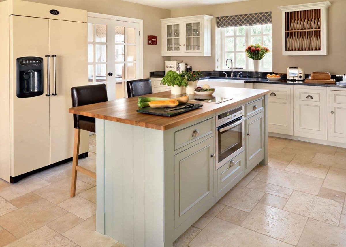 Квадратный остров на кухне