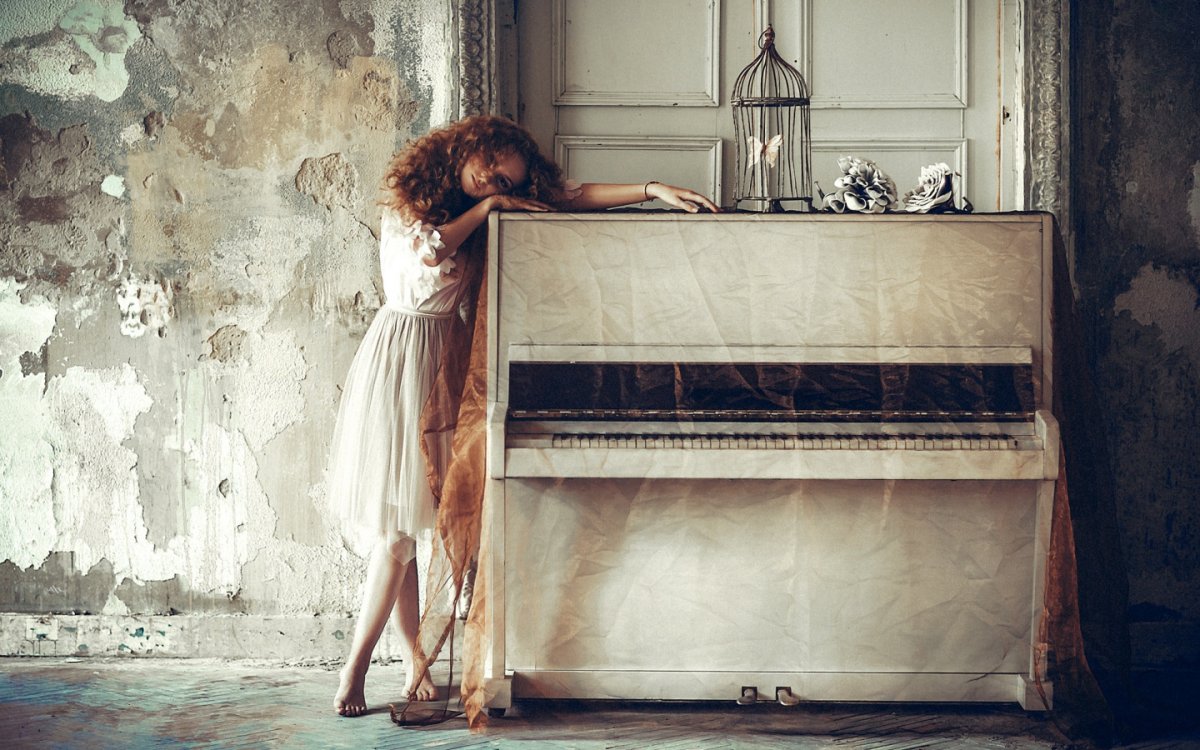 Фотосессия с горящим пианино