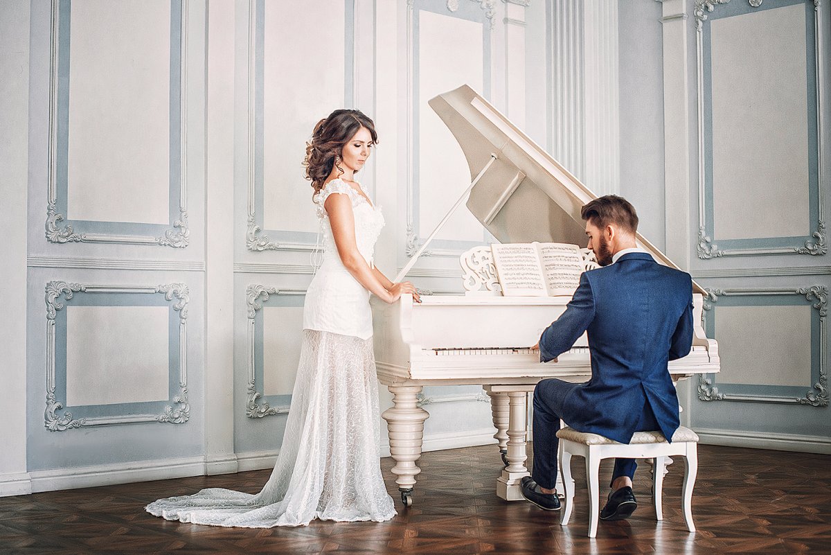 Семейное фотосессия с пианино