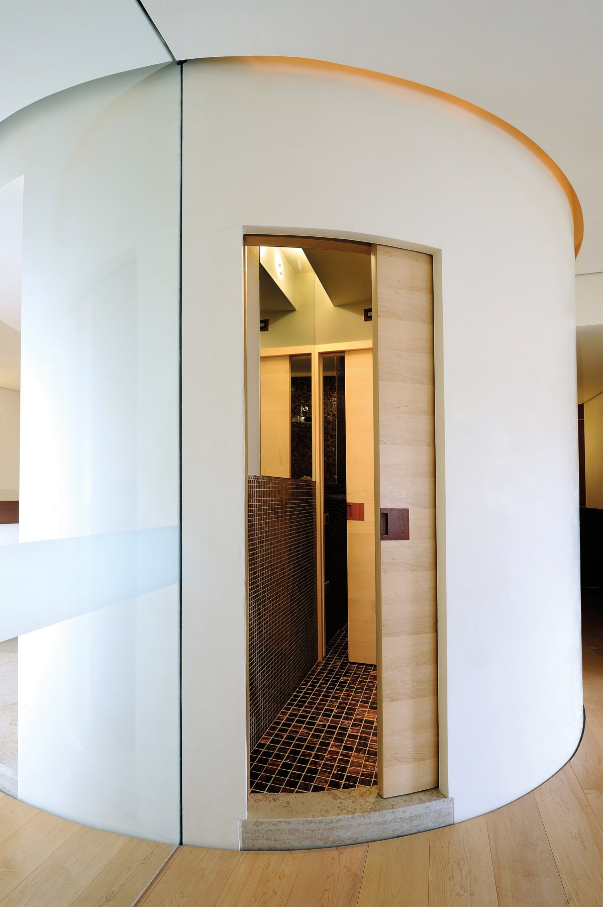 Круглое окно в интерьере