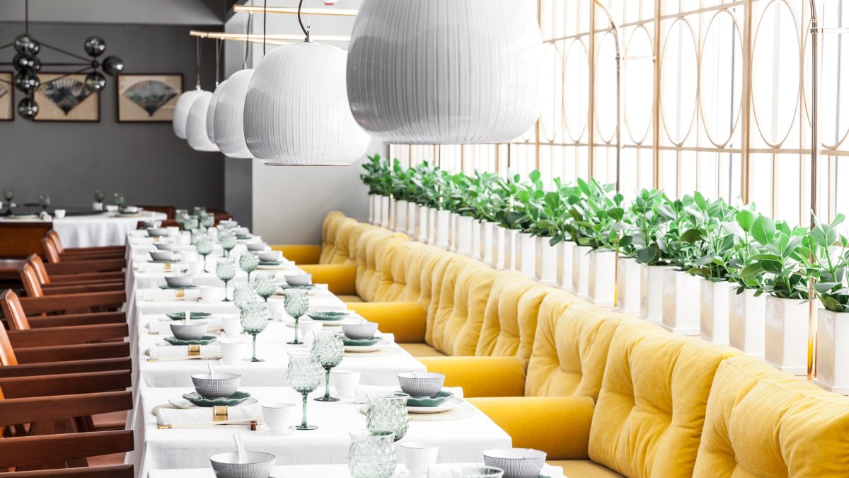 Зелень в интерьере ресторана