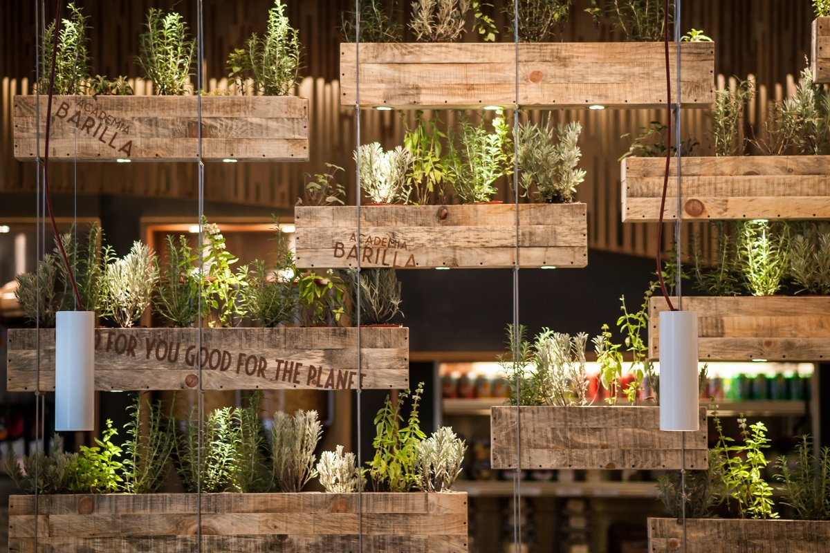 Декор зеленью в кафе