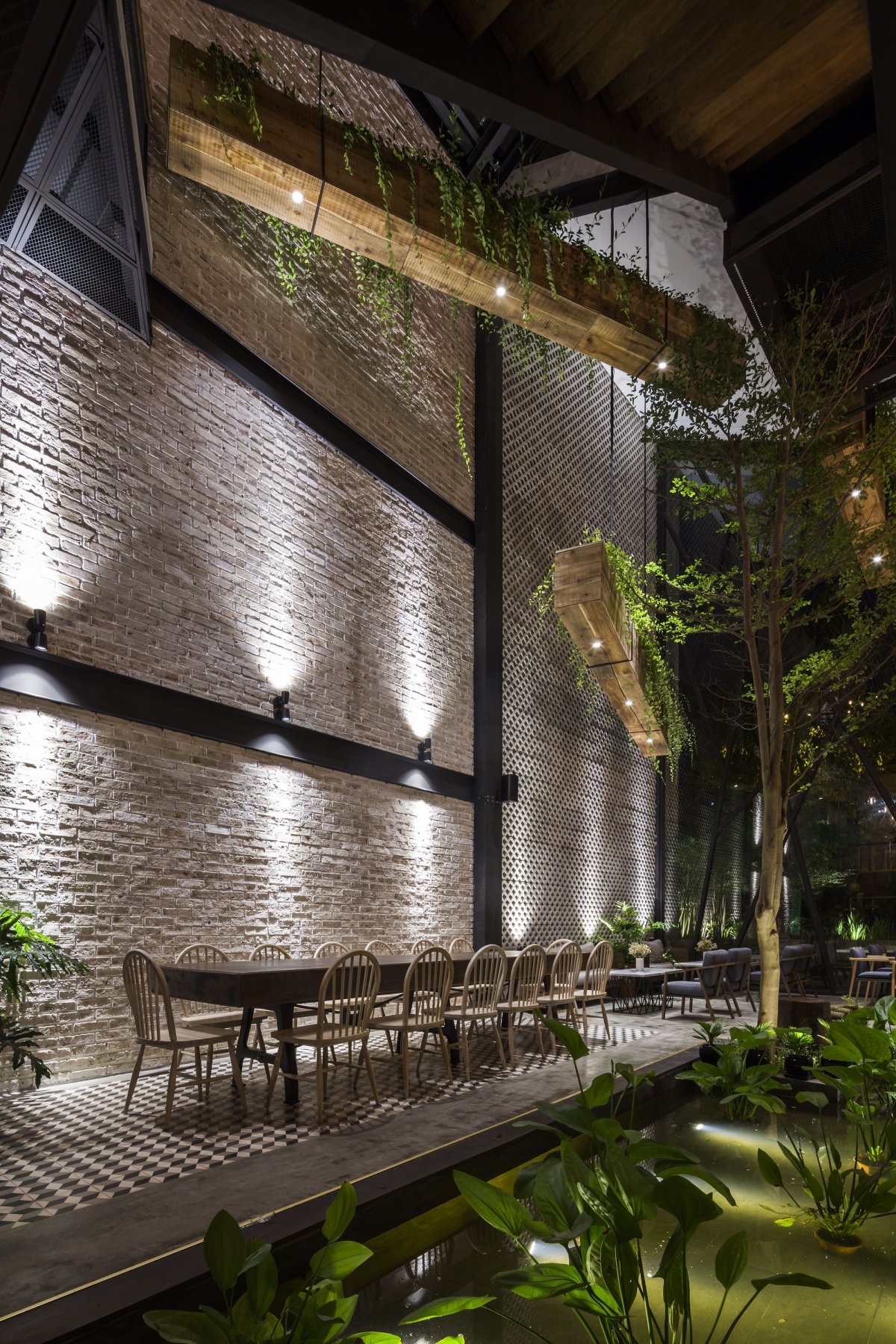 Зелень в интерьере кафе