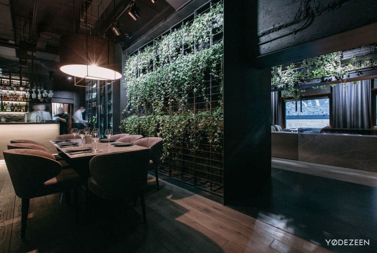 Стена в ресторане