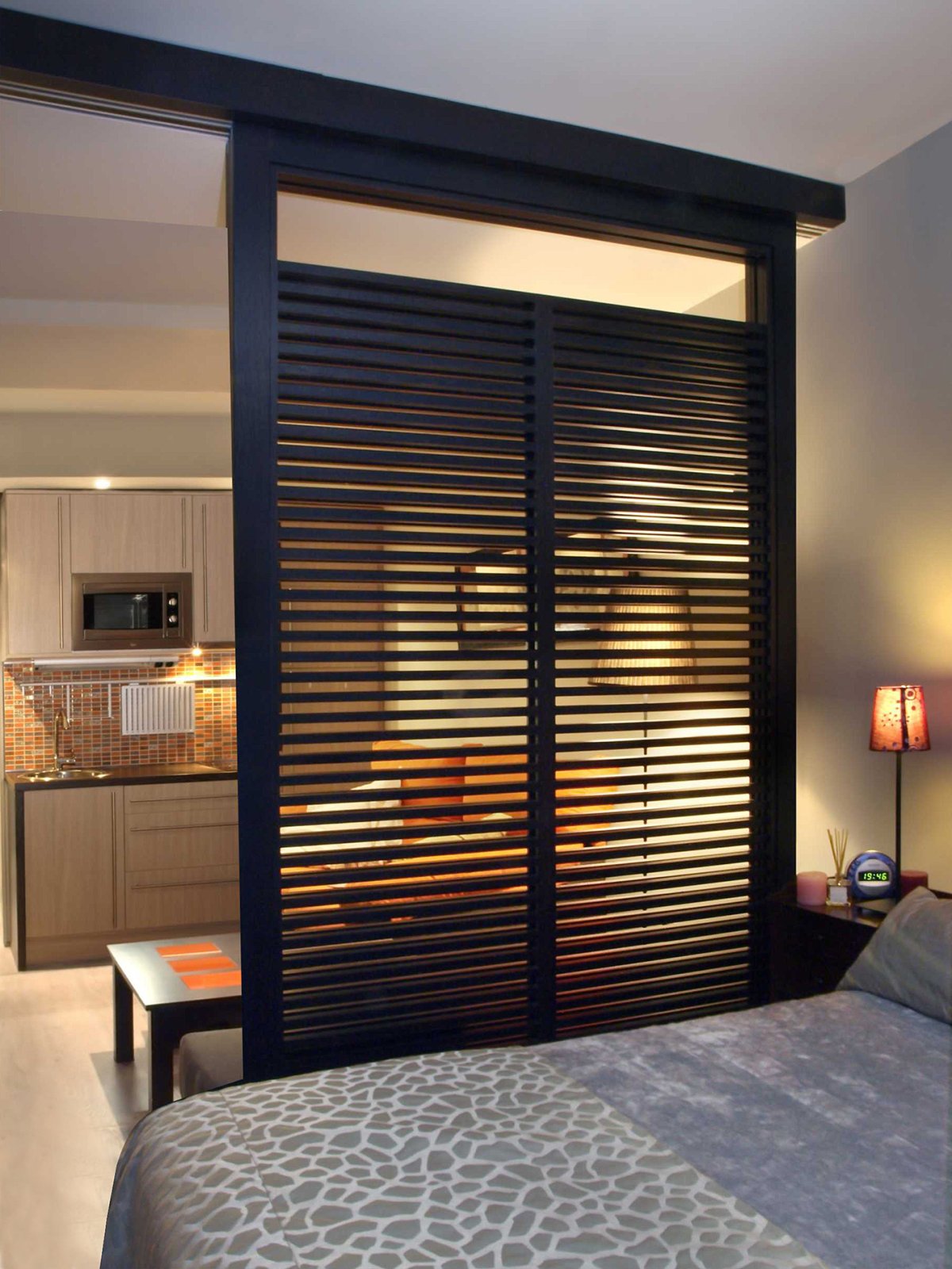 Перегородка в комнате для зонирования из макраме