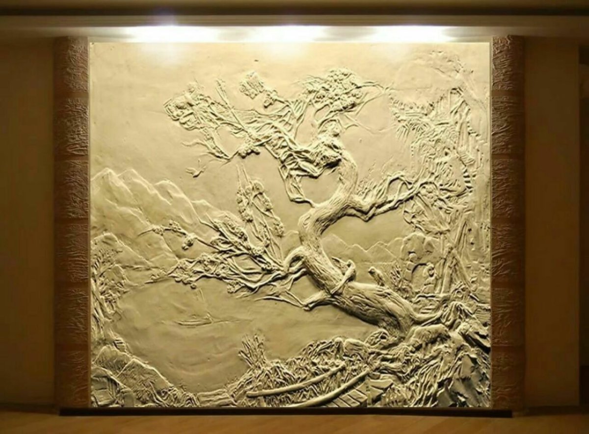 Барельеф на стене