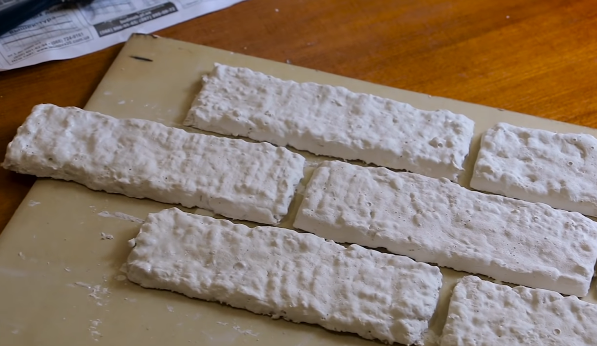 Кирпичики из яичных лотков