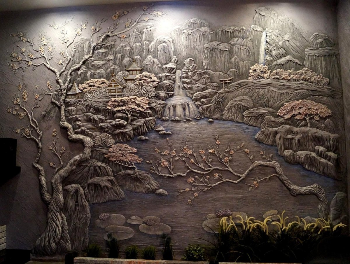 Барельеф в холле