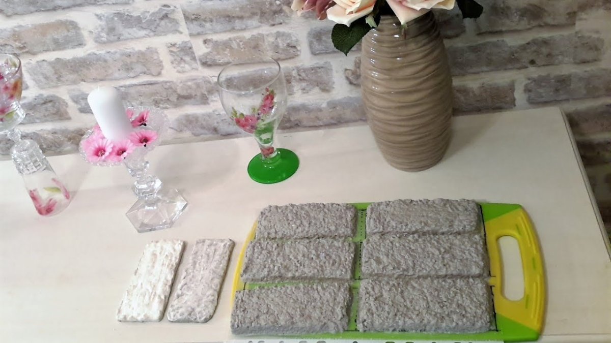 Декоративный кирпич из яичных лотков