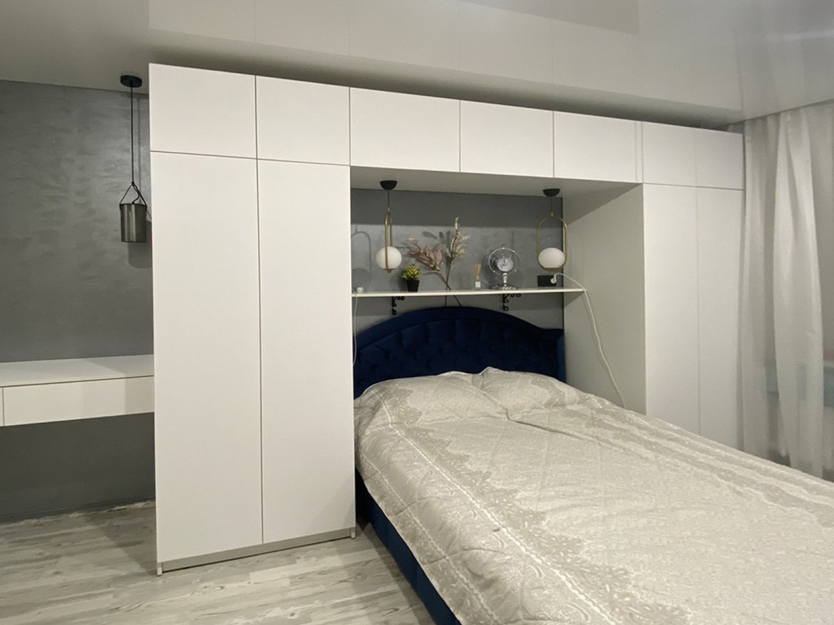 Шкаф над кроватью