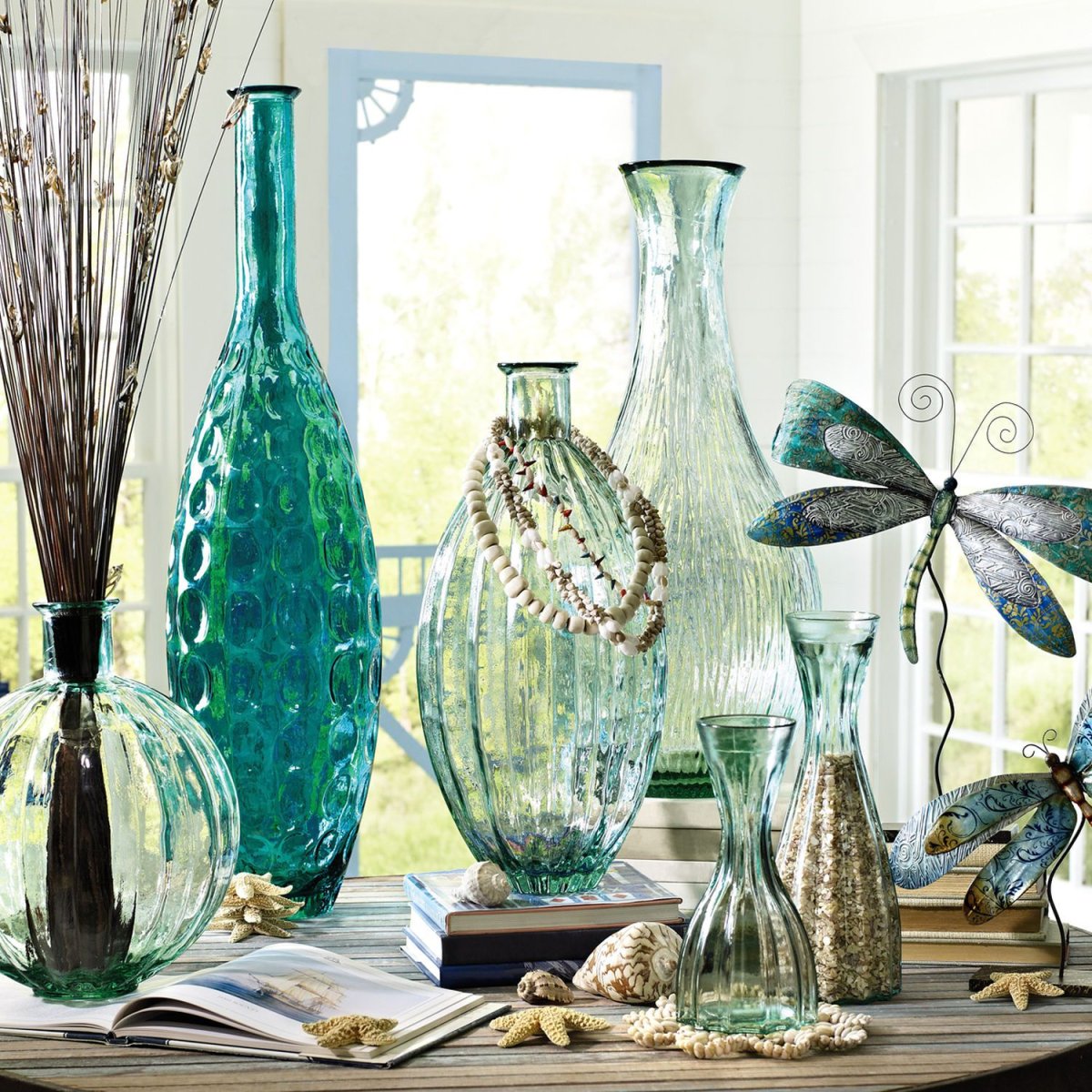 Как нарисовать красивую вазу с узорами и с цветами в вазе