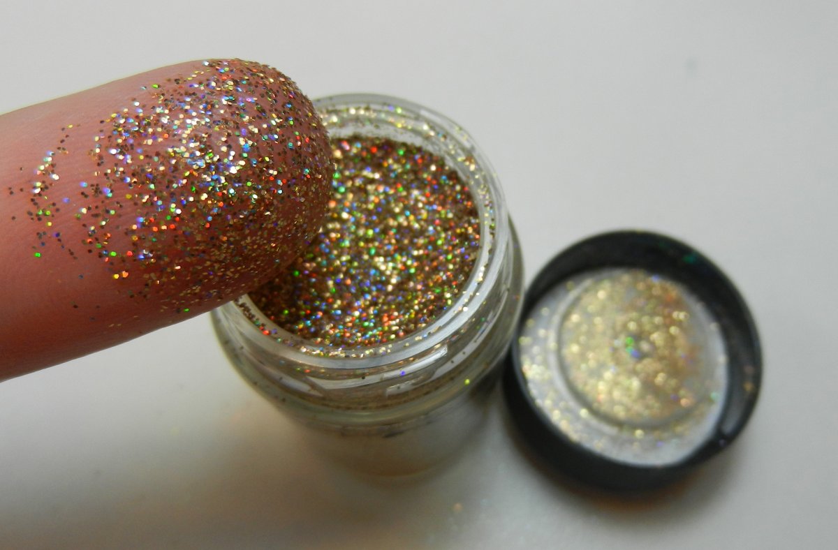 Декор стен глиттером