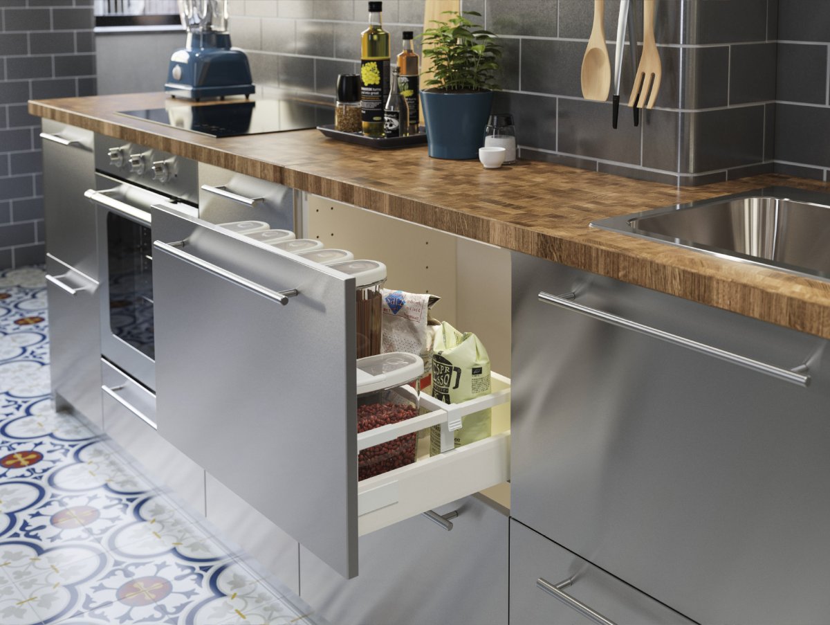 Черная кухня икеа Лерхюттан