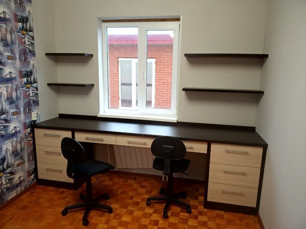 Письменный стол подоконник