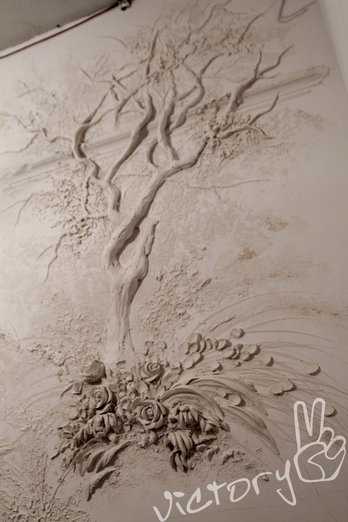 Декоративная штукатурка и барельеф на стене