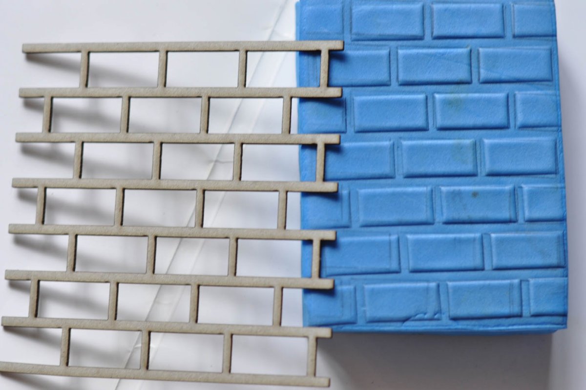 Трафарет для штукатурки под кирпич Леруа