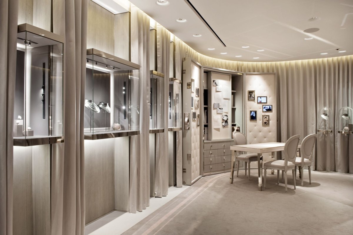 Интерьер магазина золотой